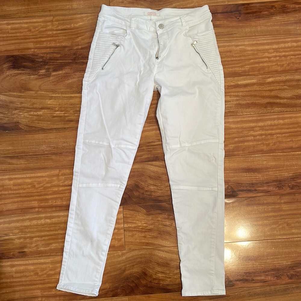 Women’s white fashion jeans